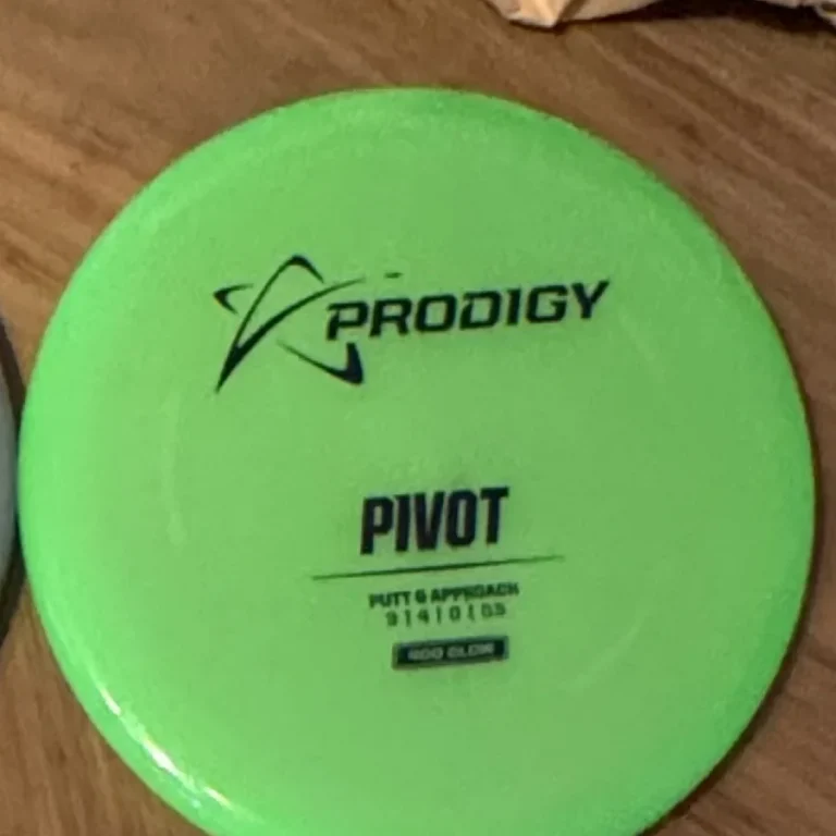 Prodigy Pivot in 400 Glow plastic, green