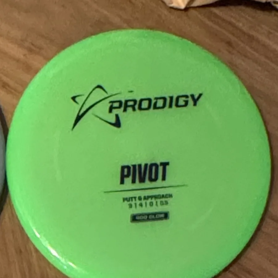 Prodigy Pivot in 400 Glow plastic, green